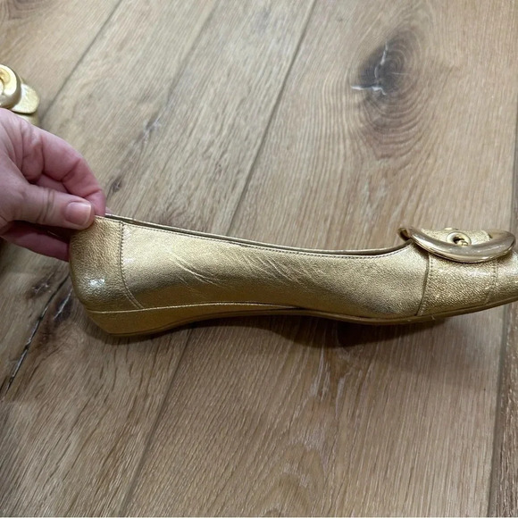 Stuart Weitzman Women's Gold Young Buck Peep Toe Leather Flats Size 7 1/2 GUC - Picture 8 of 12